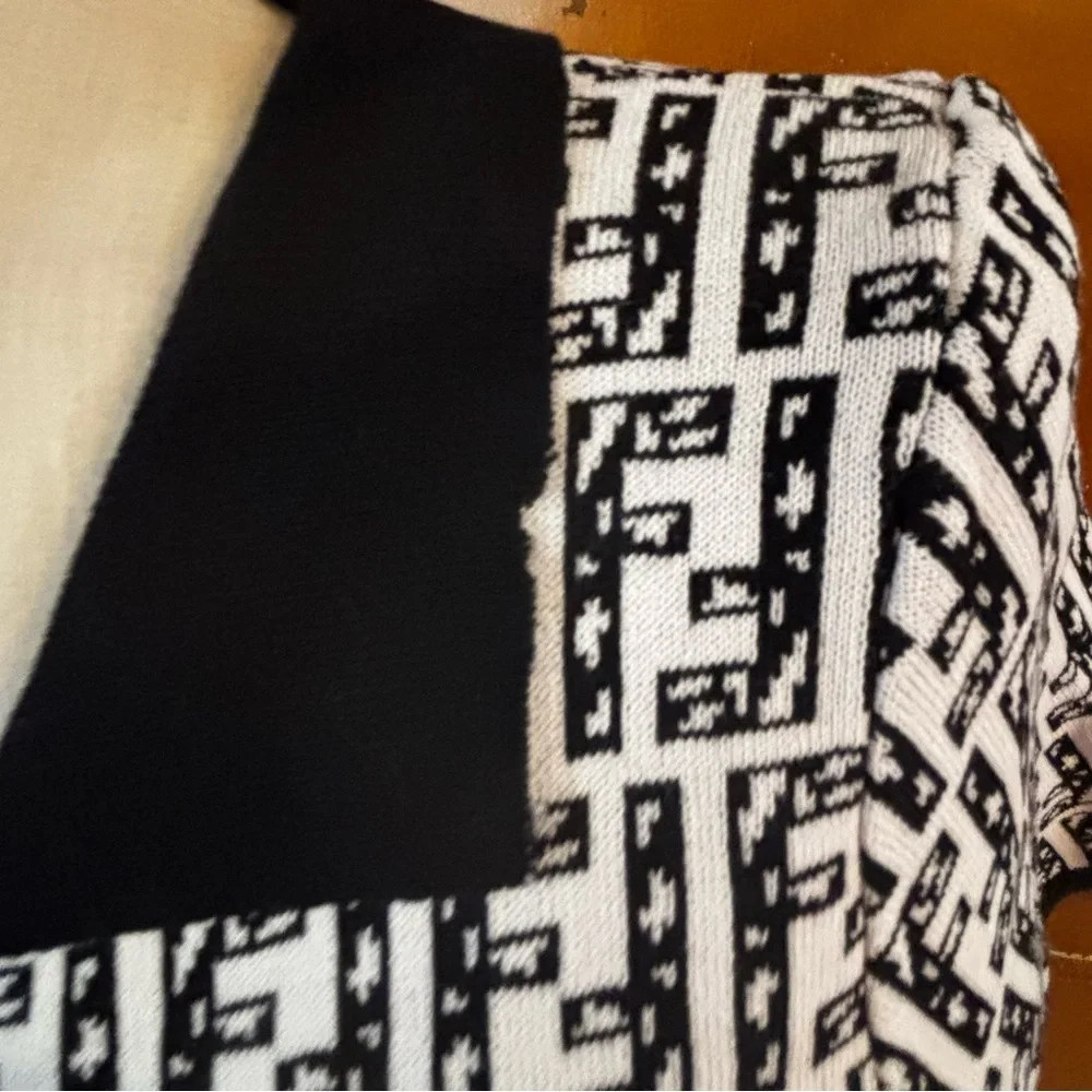 Black & White polo shirt  logo - Picture 2 of 4